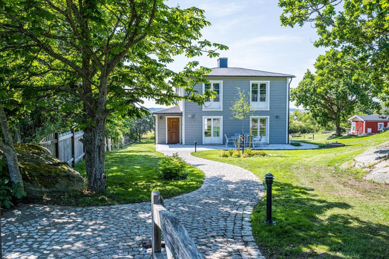 Exclusive Tranquil Villa By The Sea, Boat Available Drottningskar Exterior photo