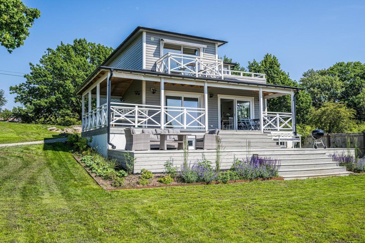 Exclusive Tranquil Villa By The Sea, Boat Available Drottningskar Exterior photo